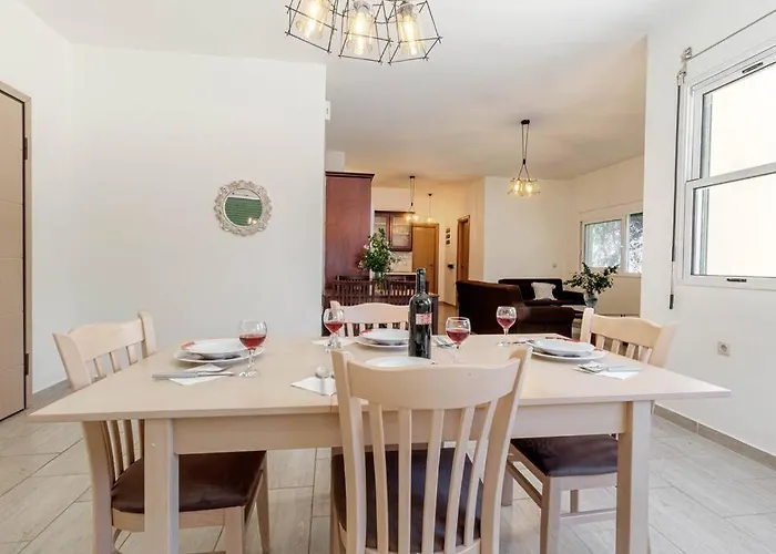 Dimitra's South House *