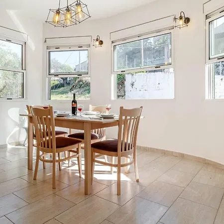 Dimitra's South House *